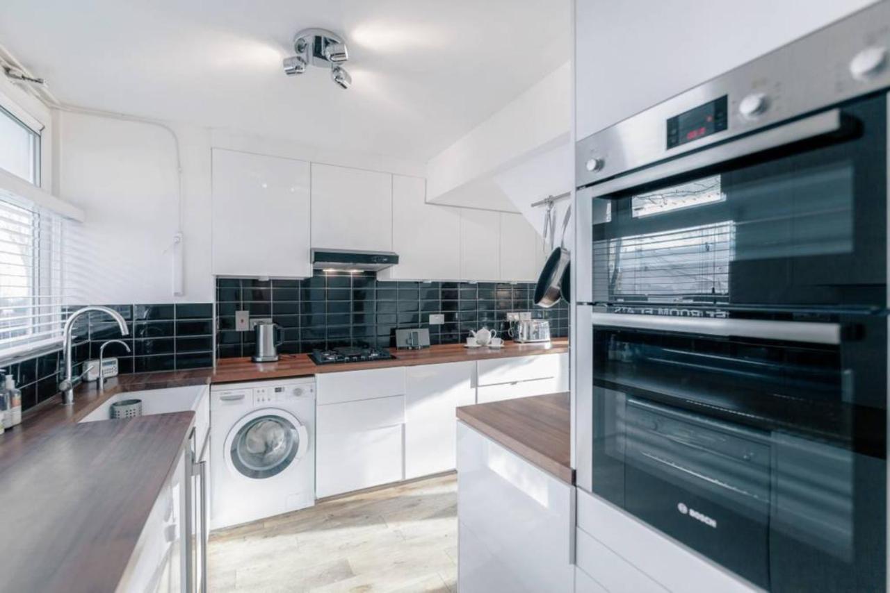 Modern 3 Bedroom In Brixton *