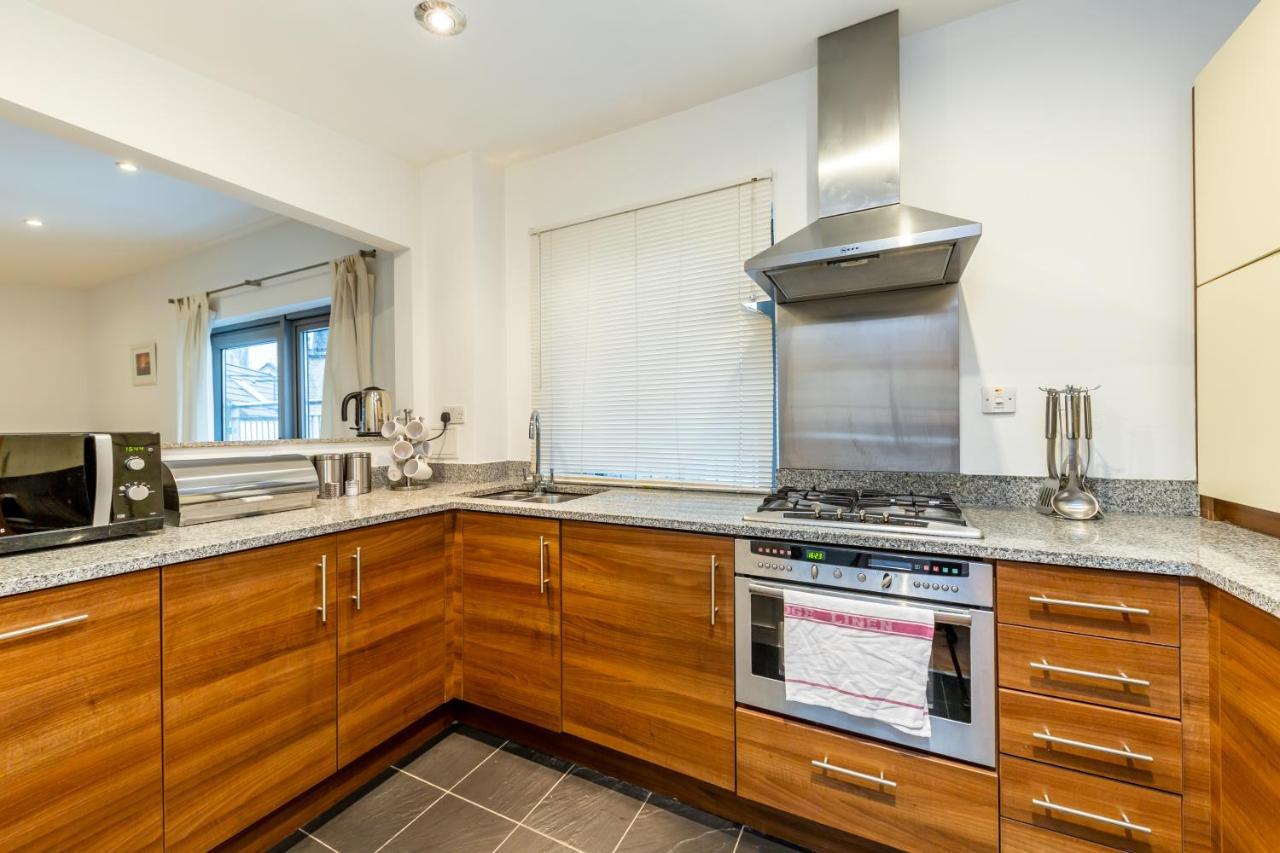 2 Bed Executive Next To Liverpool Street Free Wifi By Aparts *