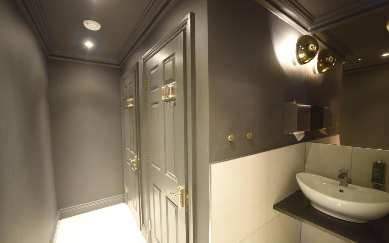 Hotel The Pack And Carriage London