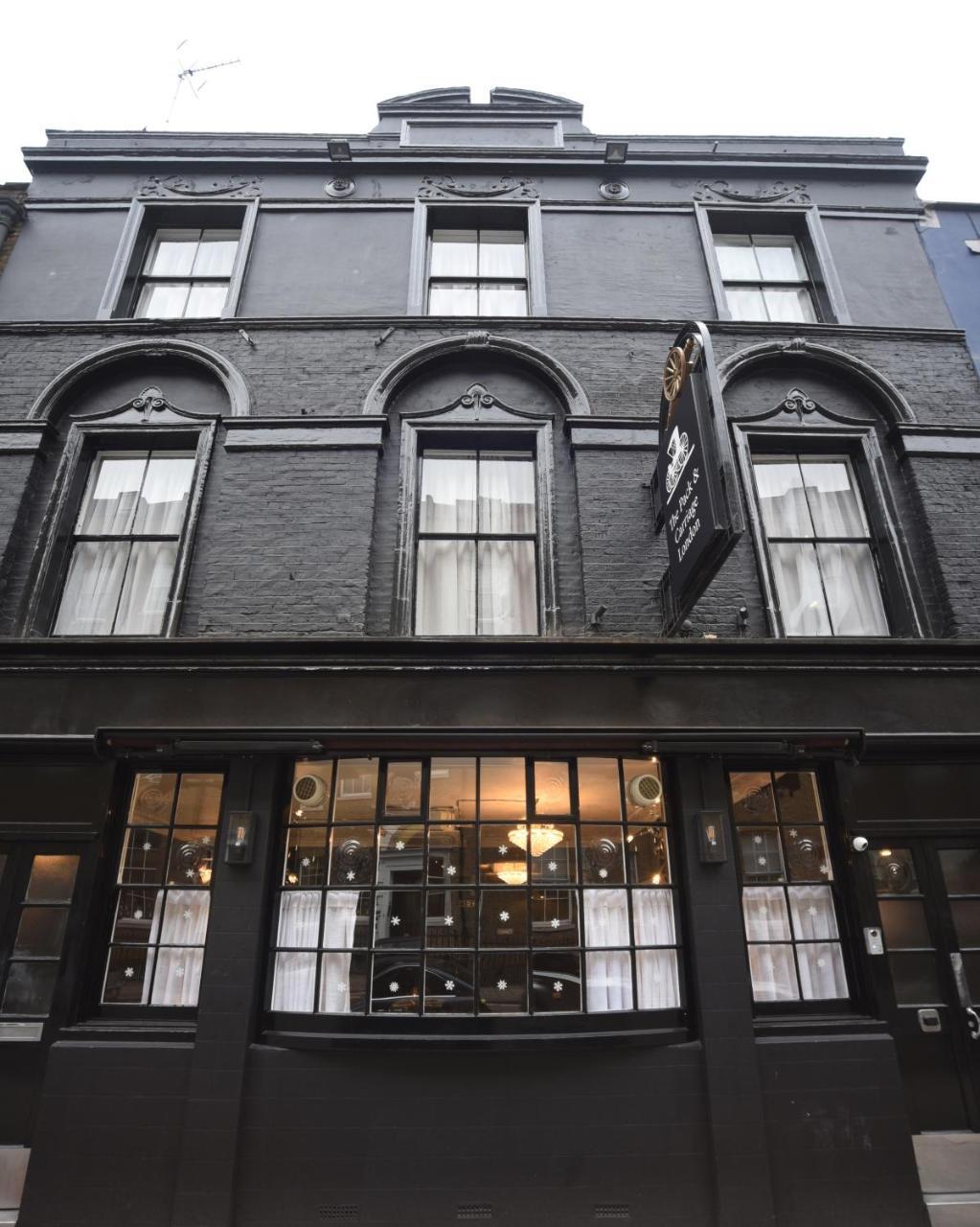Hotel The Pack And Carriage London