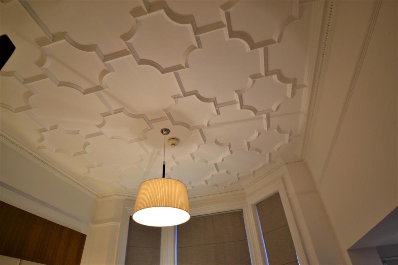 Sloane Square Apartment *