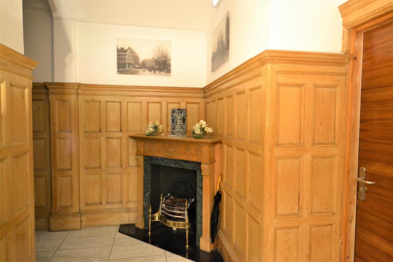 Sloane Square Apartment *