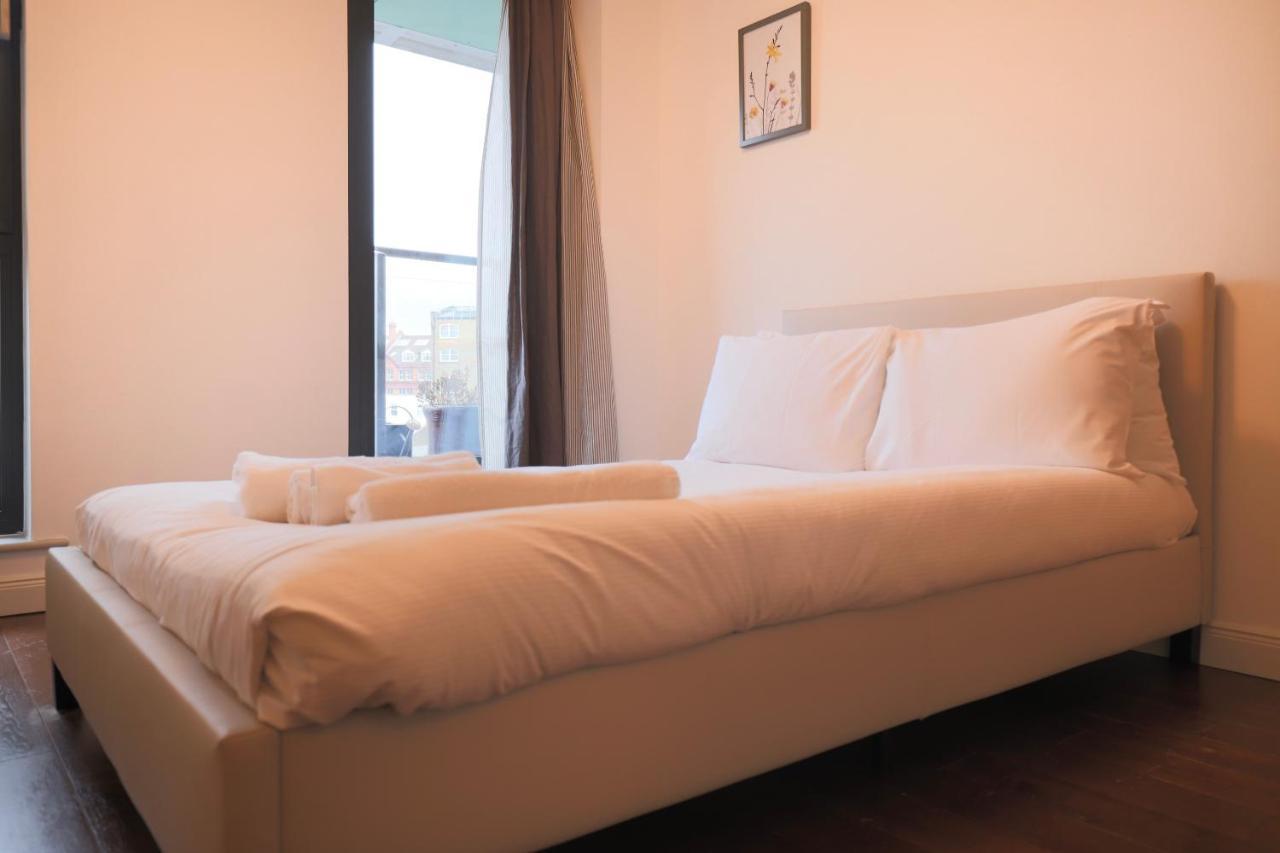 Beautiful 2 Bedroom In Borough Apartment *