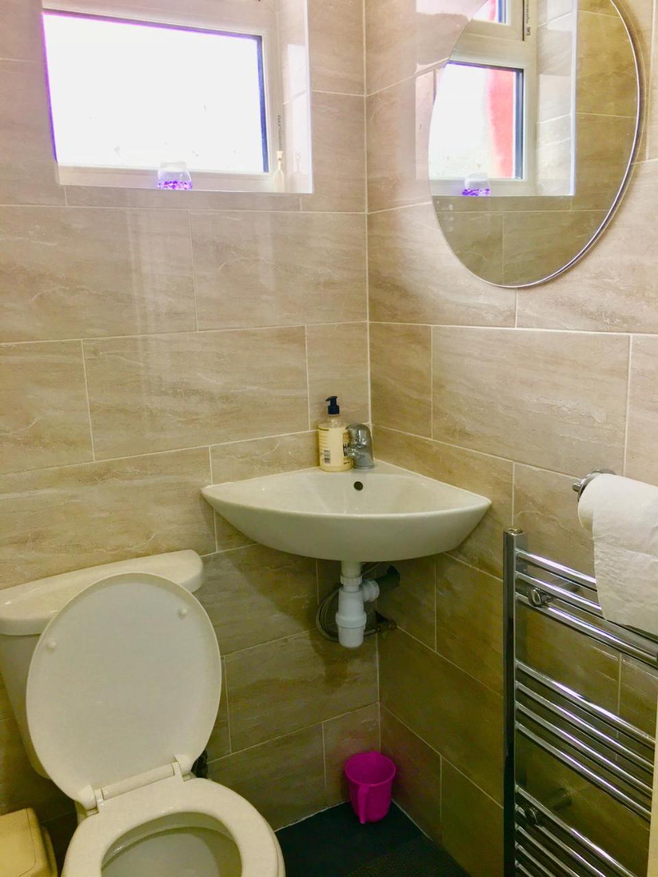 Appartement 2 Bedroom Apartment, Kitchen, Reception And Private Garden