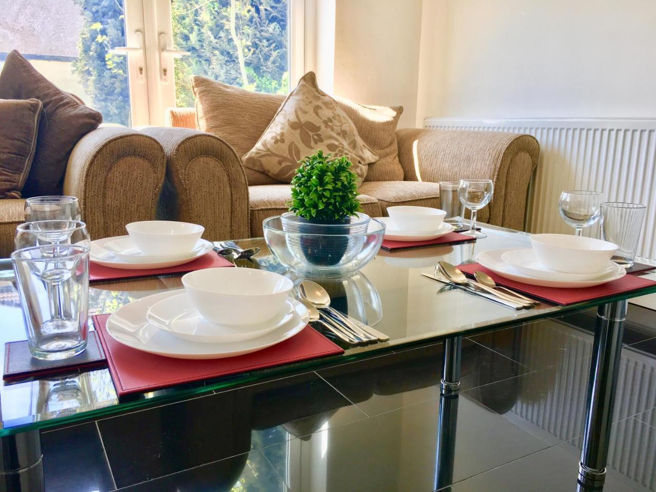 2 Bedroom Apartment, Kitchen, Reception And Private Garden