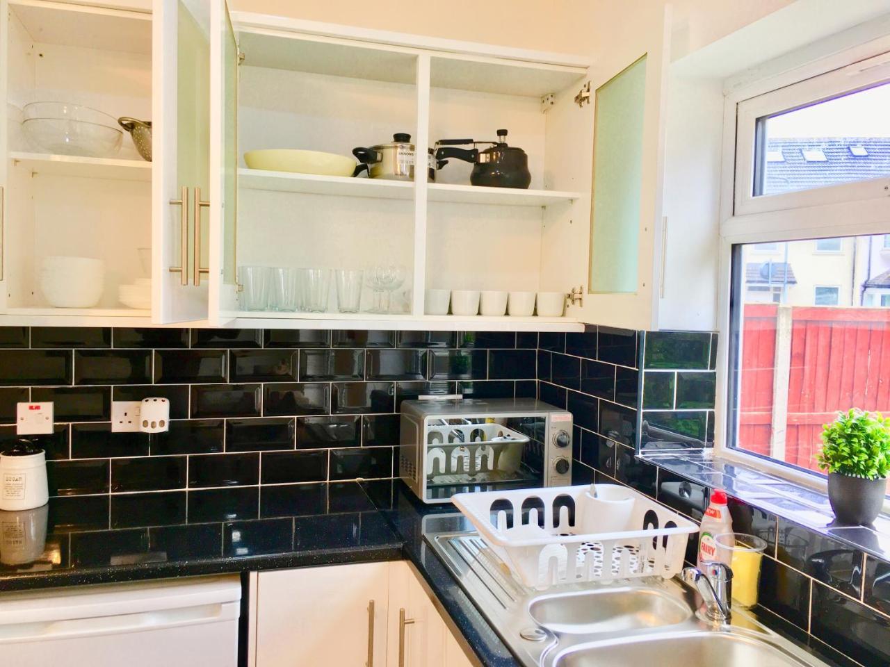2 Bedroom Apartment, Kitchen, Reception And Private Garden Appartement *