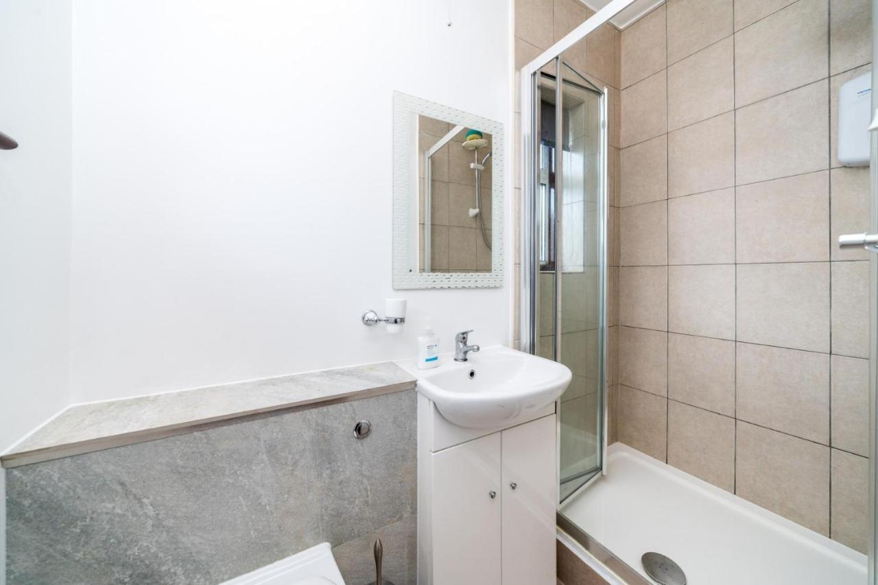 New 3 Bedroom House Near Wembley Stadium * Londres