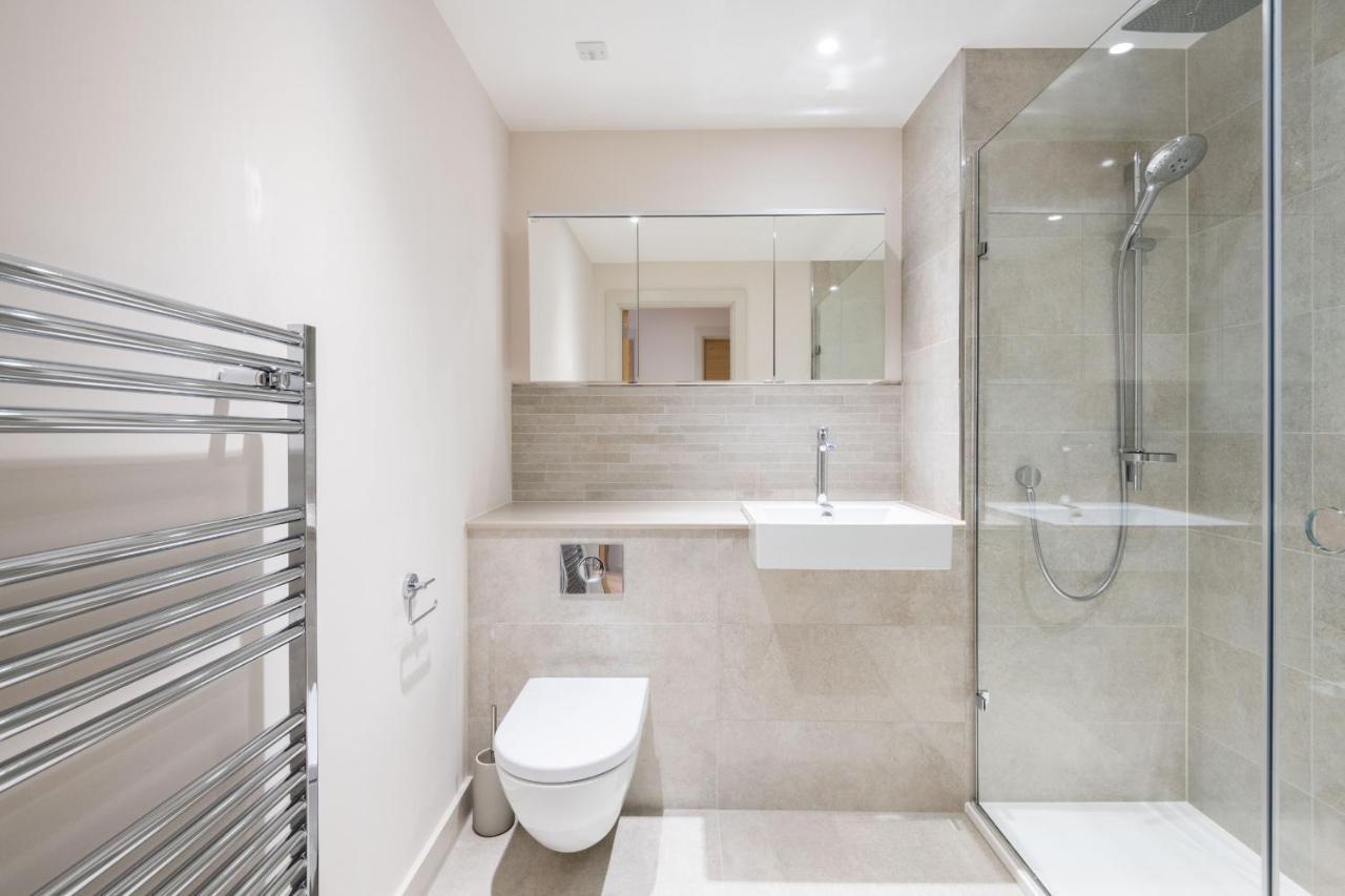 Modern Family Close To Victoria Station By Underthedoormat Appartement Londres