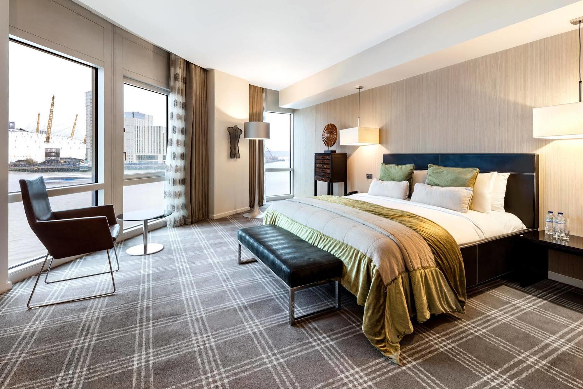 Radisson Blu Hotel, Canary Wharf East Hotel 4*
