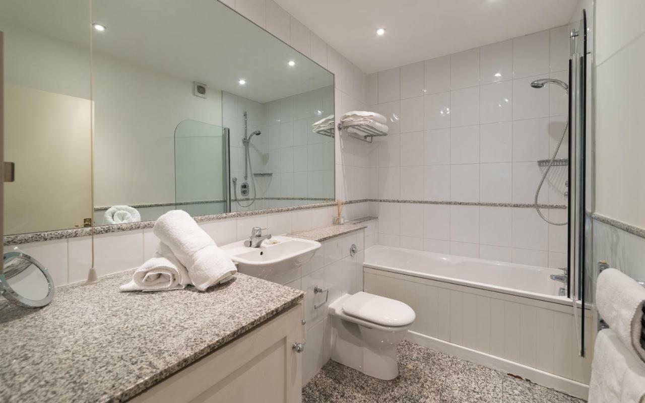 44a Palace Gardens Terrace * Londen