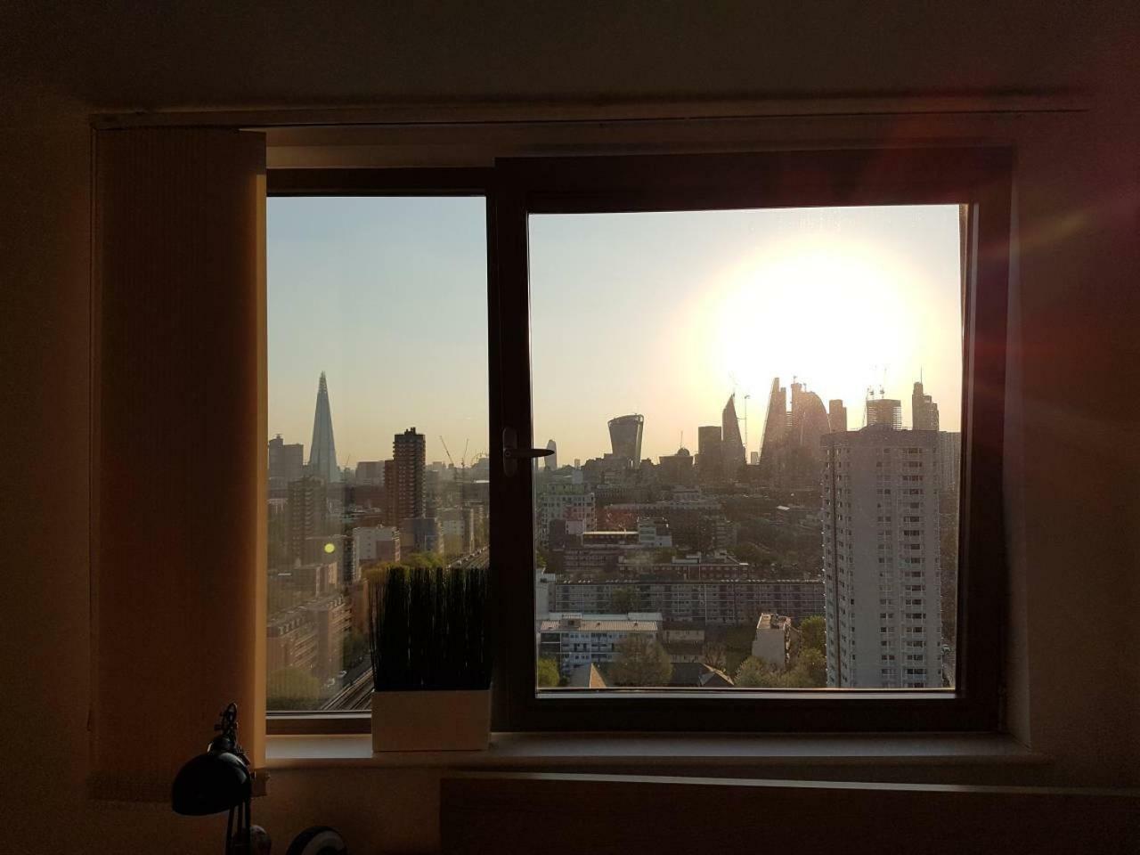 Modern 1 Bedroom In E1 With Great Views *