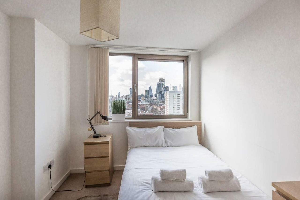 Modern 1 Bedroom In E1 With Great Views *