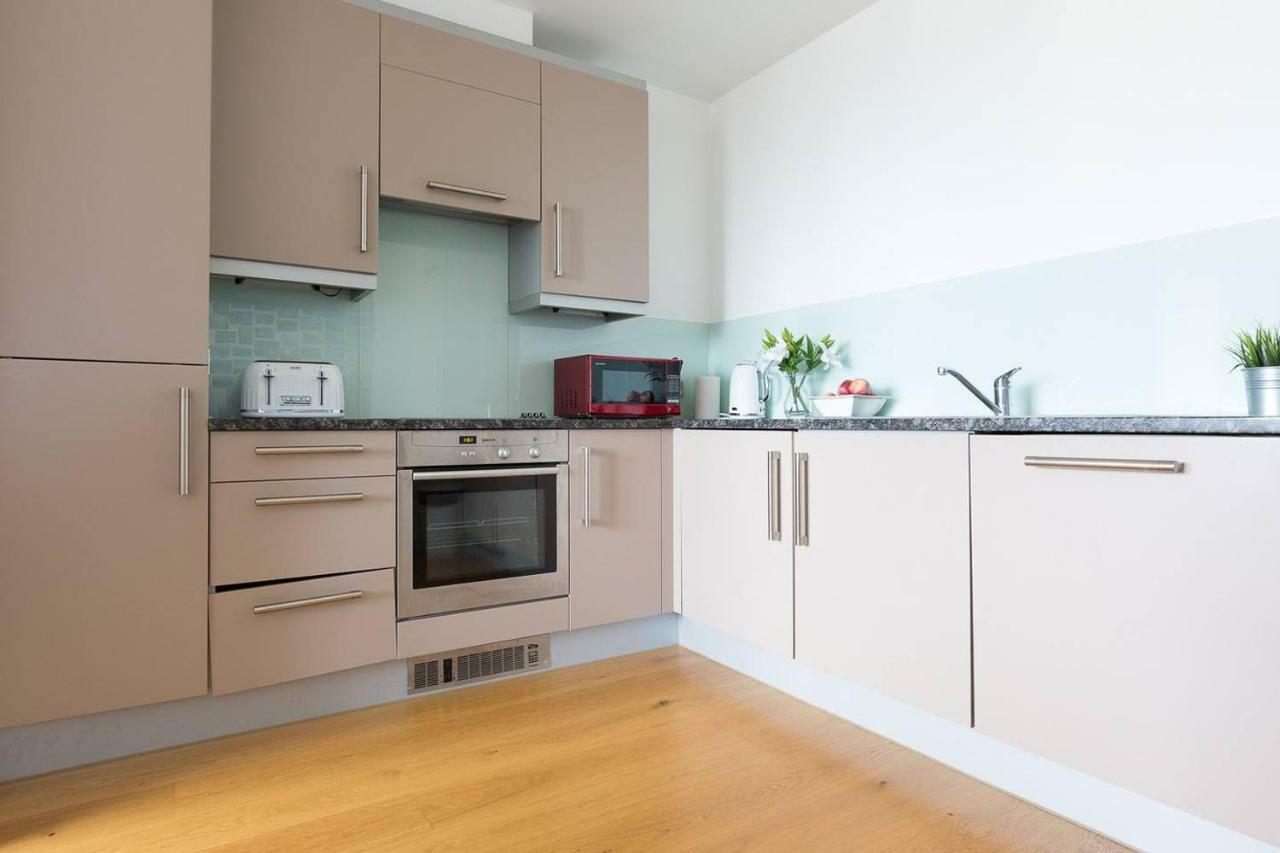 Modern 1 Bedroom In E1 With Great Views Apartamento Londres