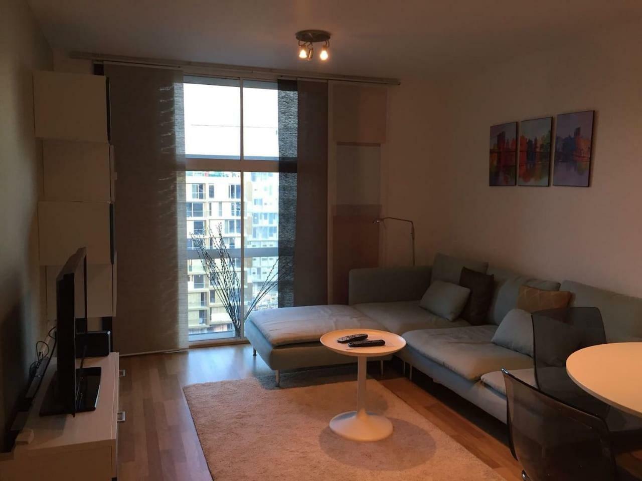 1 Bedroom In Chelsea Bridge Wharf Apartamento Londres