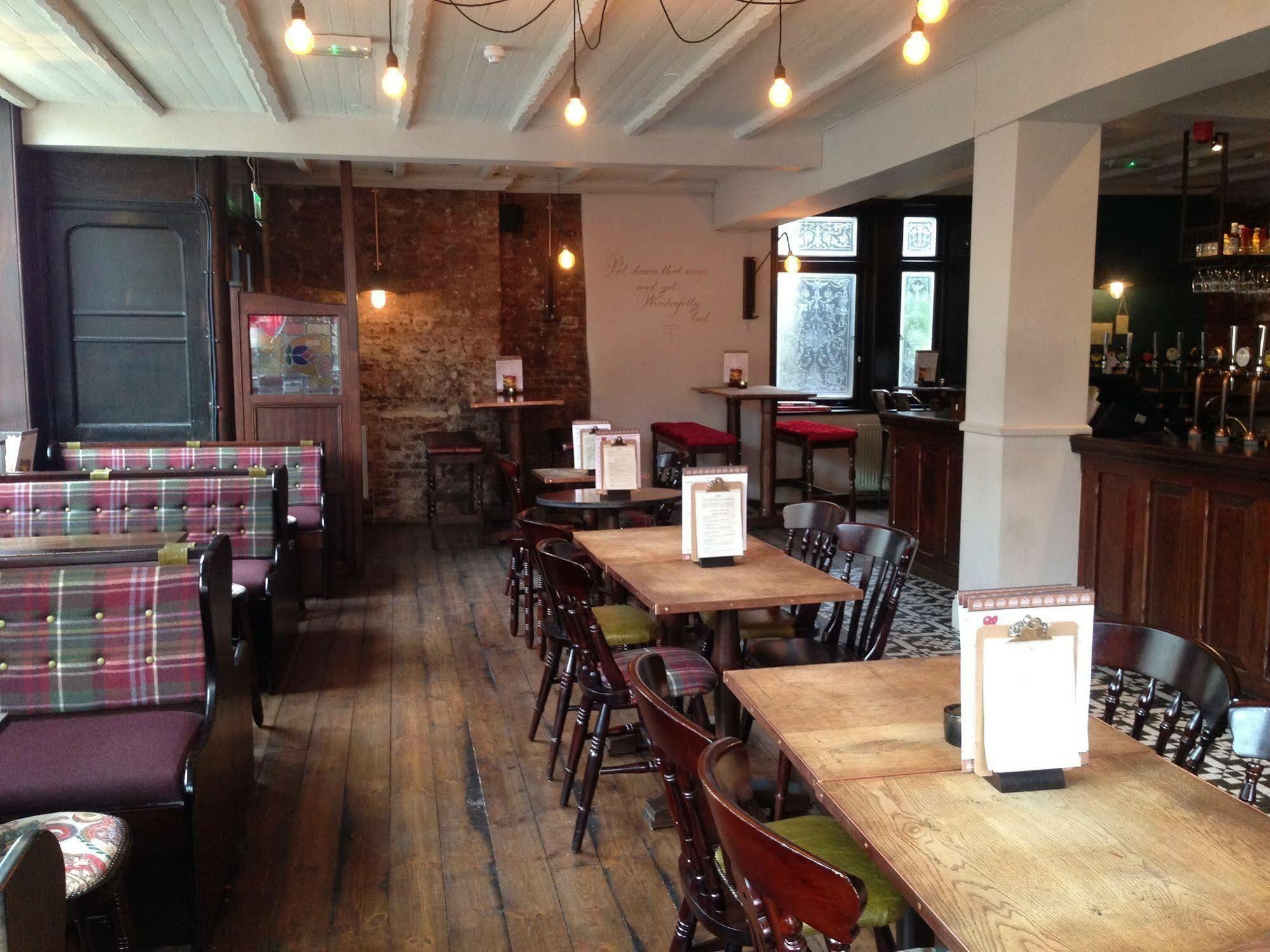 Publove @ The Exmouth Arms, Euston * Londres