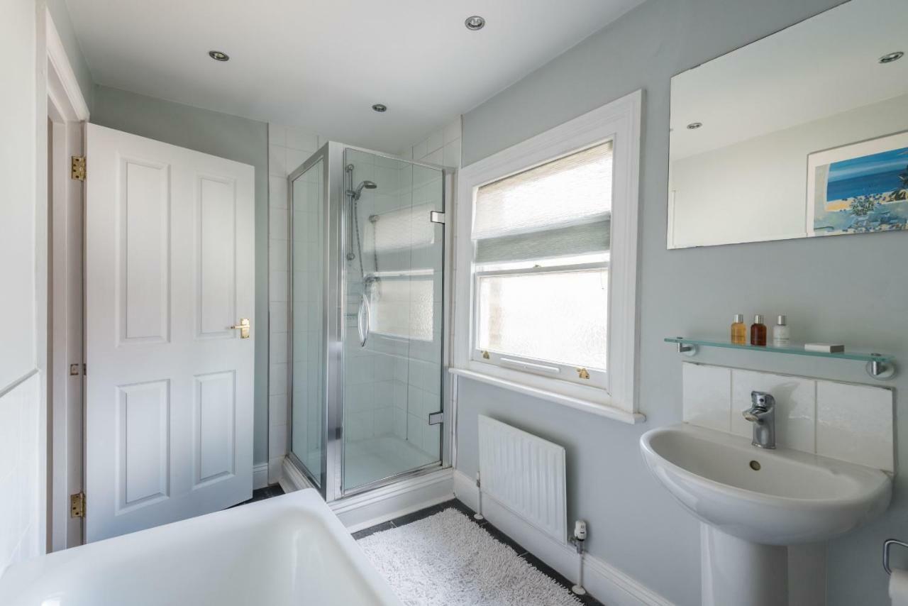 Apartment Traditional Richmond By Twickenham By Underthedoormat *