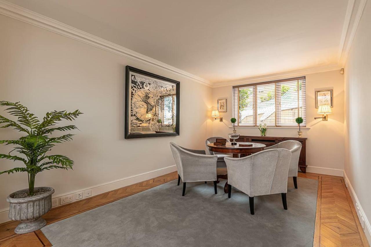 Hébergement de vacances Joivy Stunning 6-bed House Near Harrods In Knightsbridge *