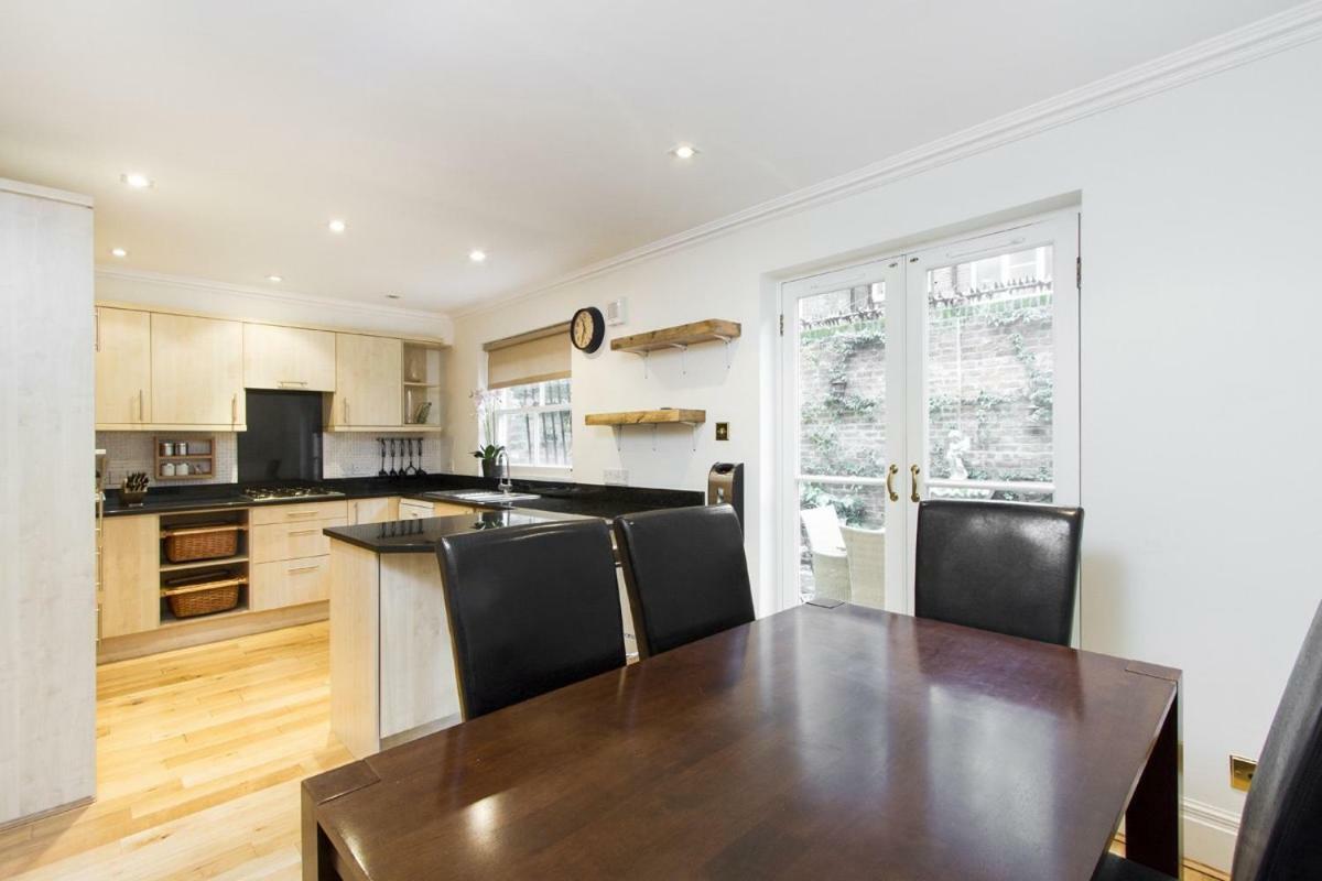 Apartment Chenies Mews