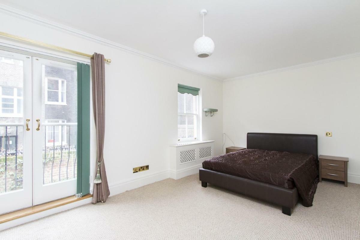 Chenies Mews London