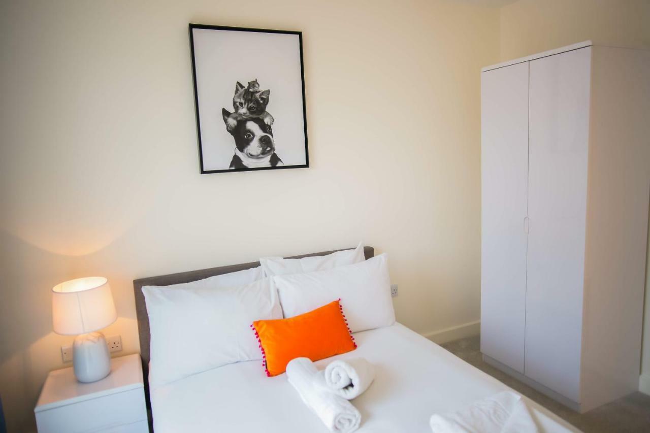 Thames View 2 Bed With Balcony London