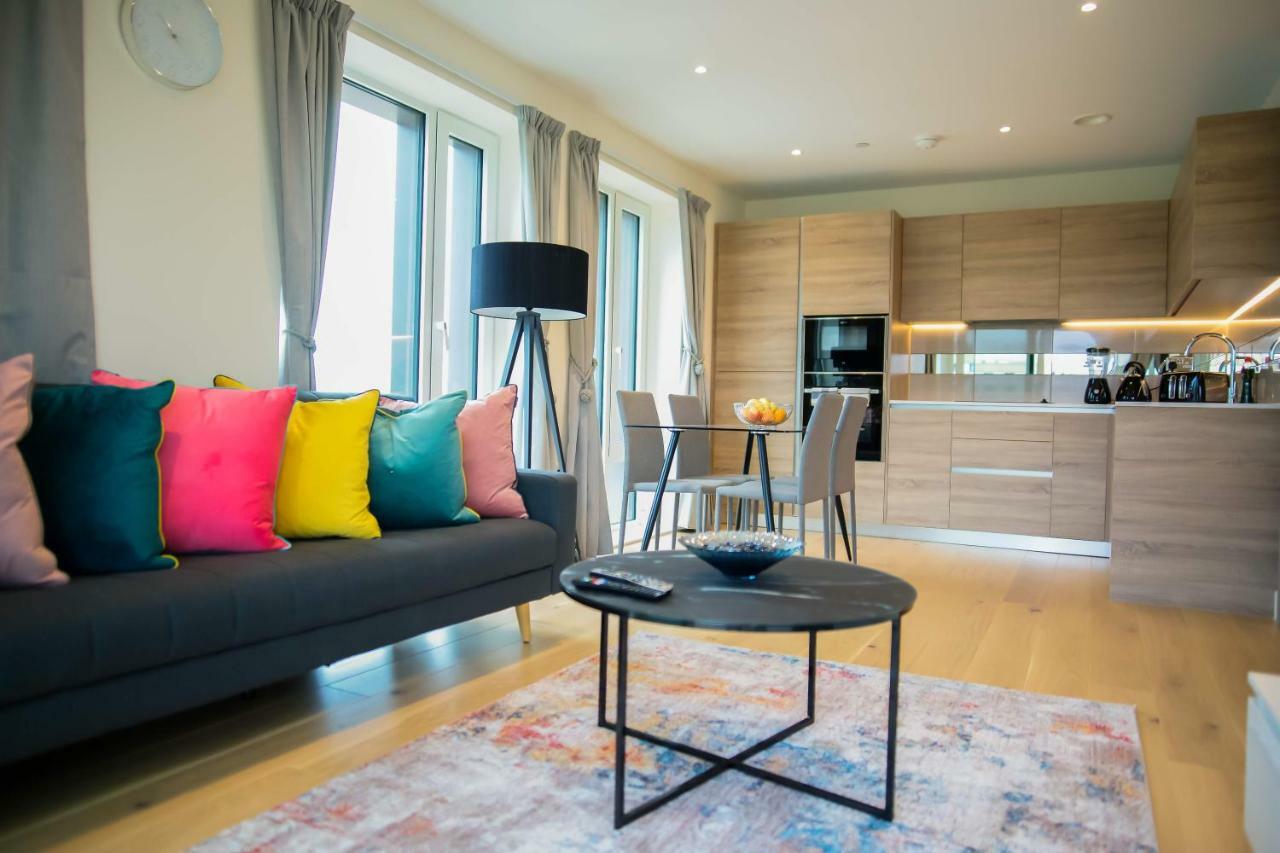 Thames View 2 Bed With Balcony * Londres