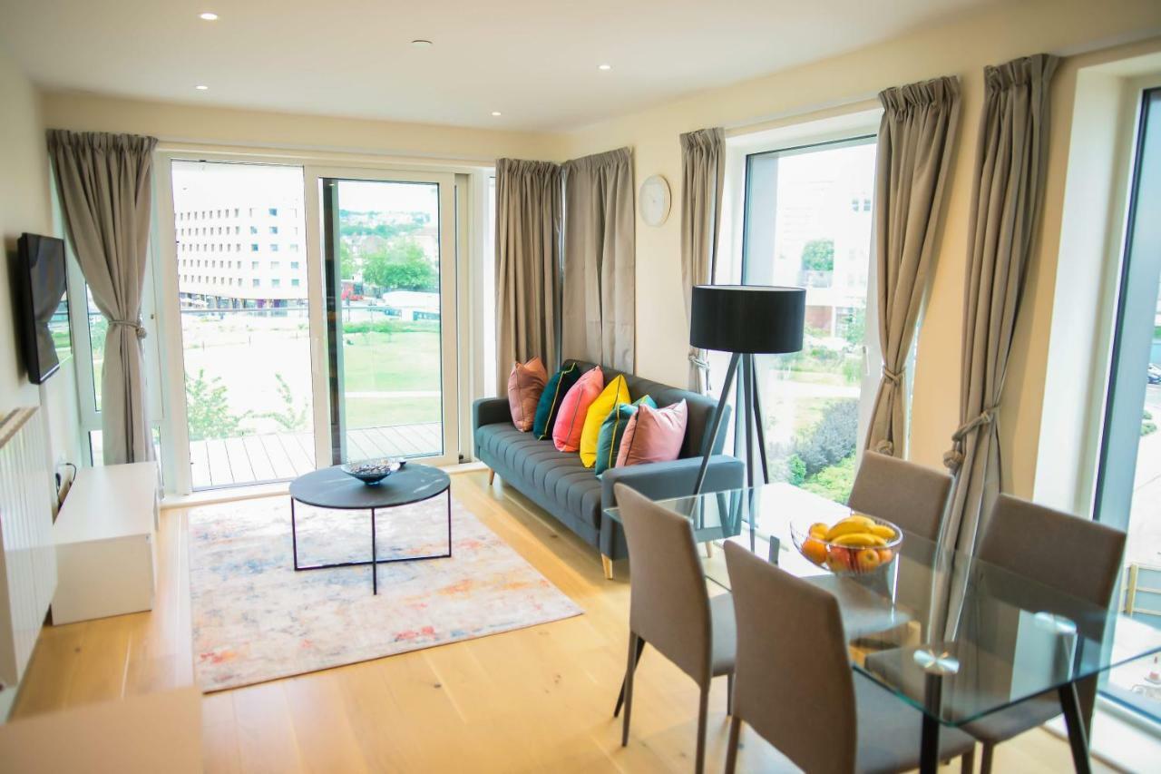 Thames View 2 Bed With Balcony *