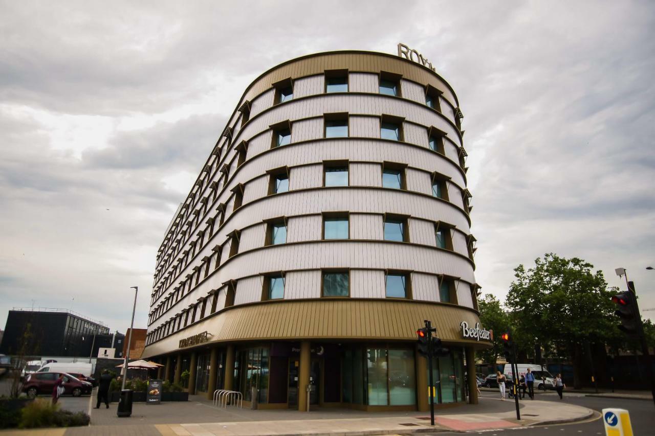 Thames View 2 Bed With Balcony *