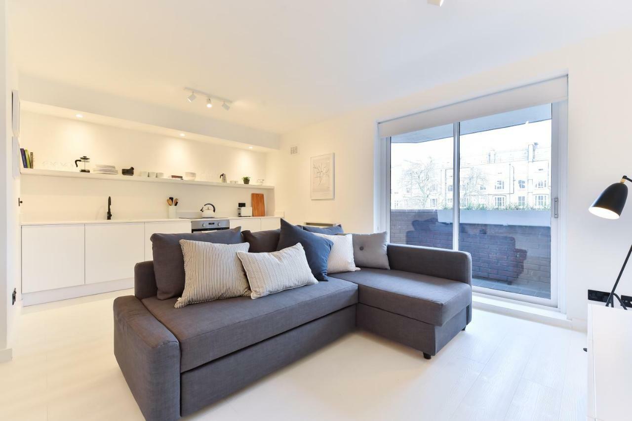 Minimalist Studio With Balcony In Kensington, Sleeps 4 Apartamento Londres
