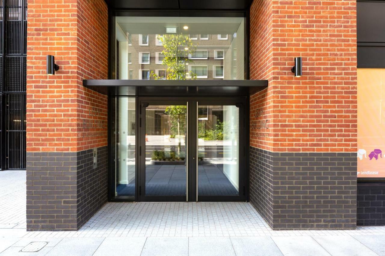 Two Bedroom Serviced With Balcony In Weymouth Building, Deacon Street Londres