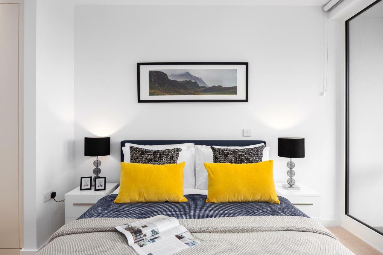 Two Bedroom Serviced With Balcony In Weymouth Building, Deacon Street Londres