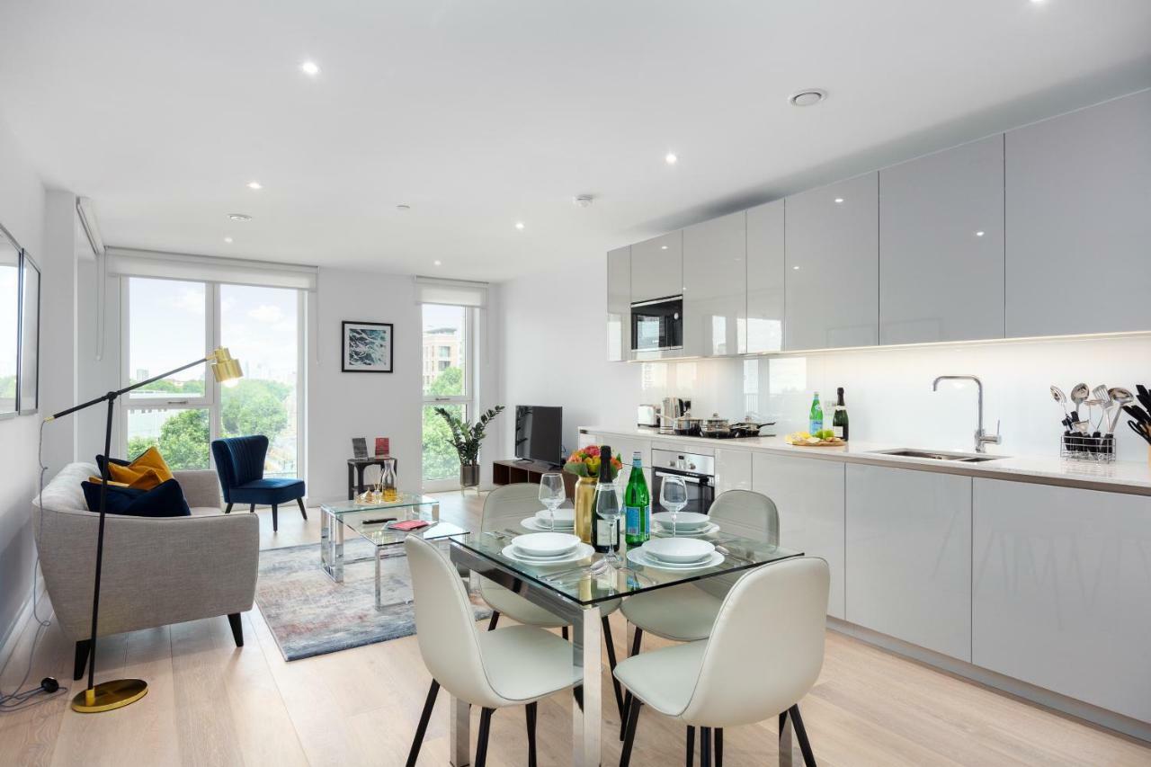 Two Bedroom Serviced With Balcony In Weymouth Building, Deacon Street Appartement