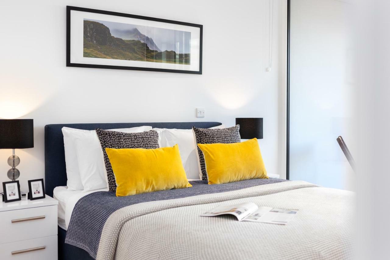 Two Bedroom Serviced With Balcony In Weymouth Building, Deacon Street Appartement *