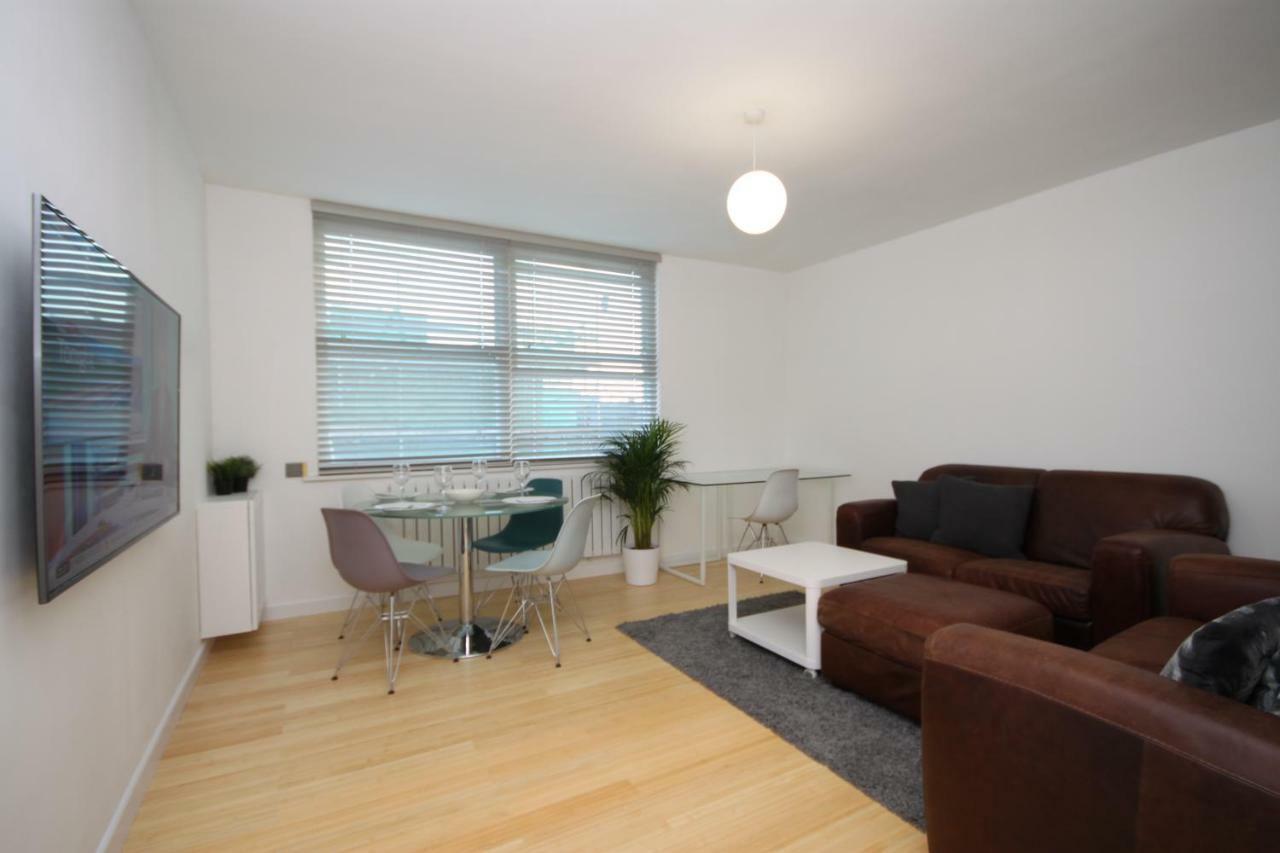 Camden Town Spacious 2 Bedroom - Sleeps 5 Guests! Apartamento Londres