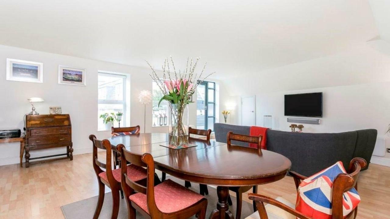 Super Cool 2 Bedroom Split Level Duplex * Londres