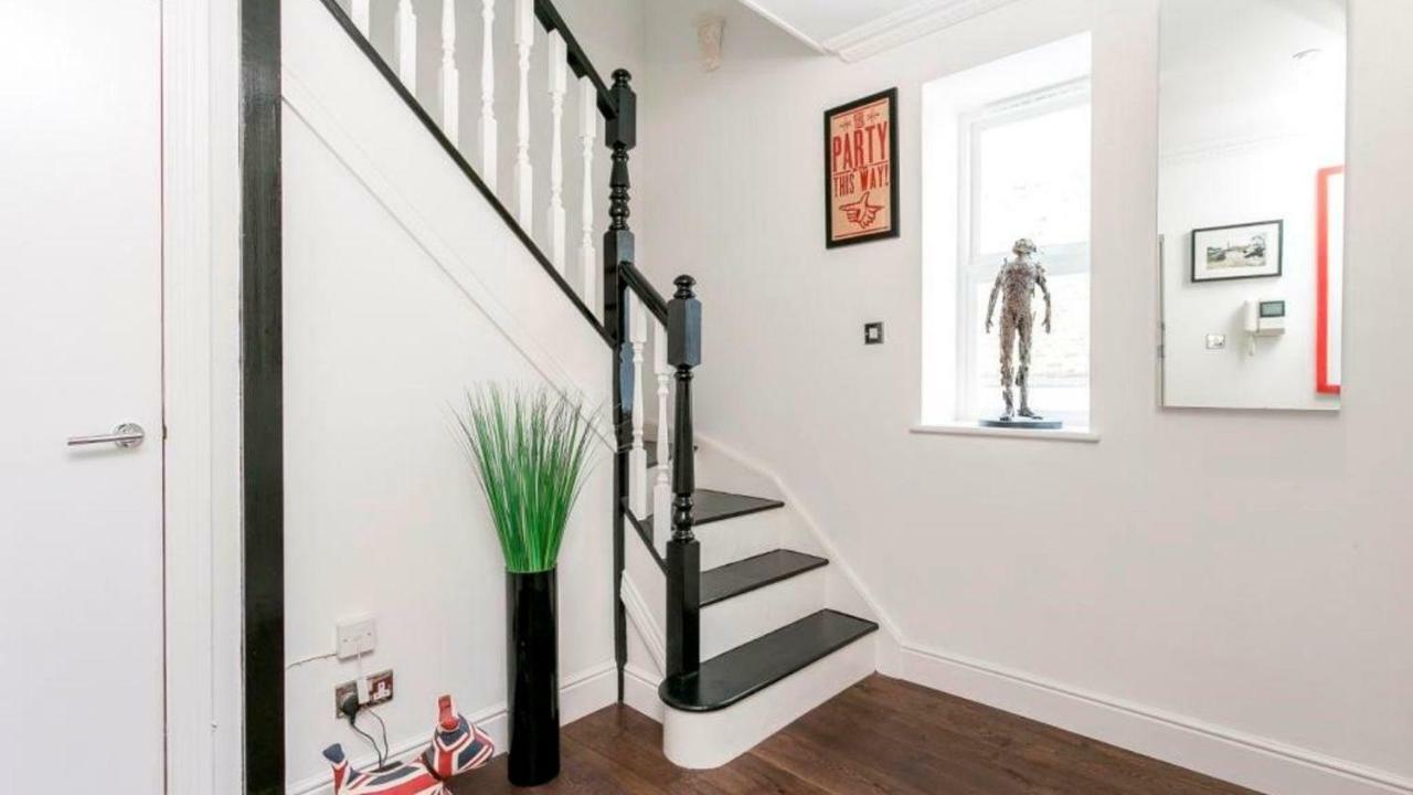 Super Cool 2 Bedroom Split Level Duplex Londres