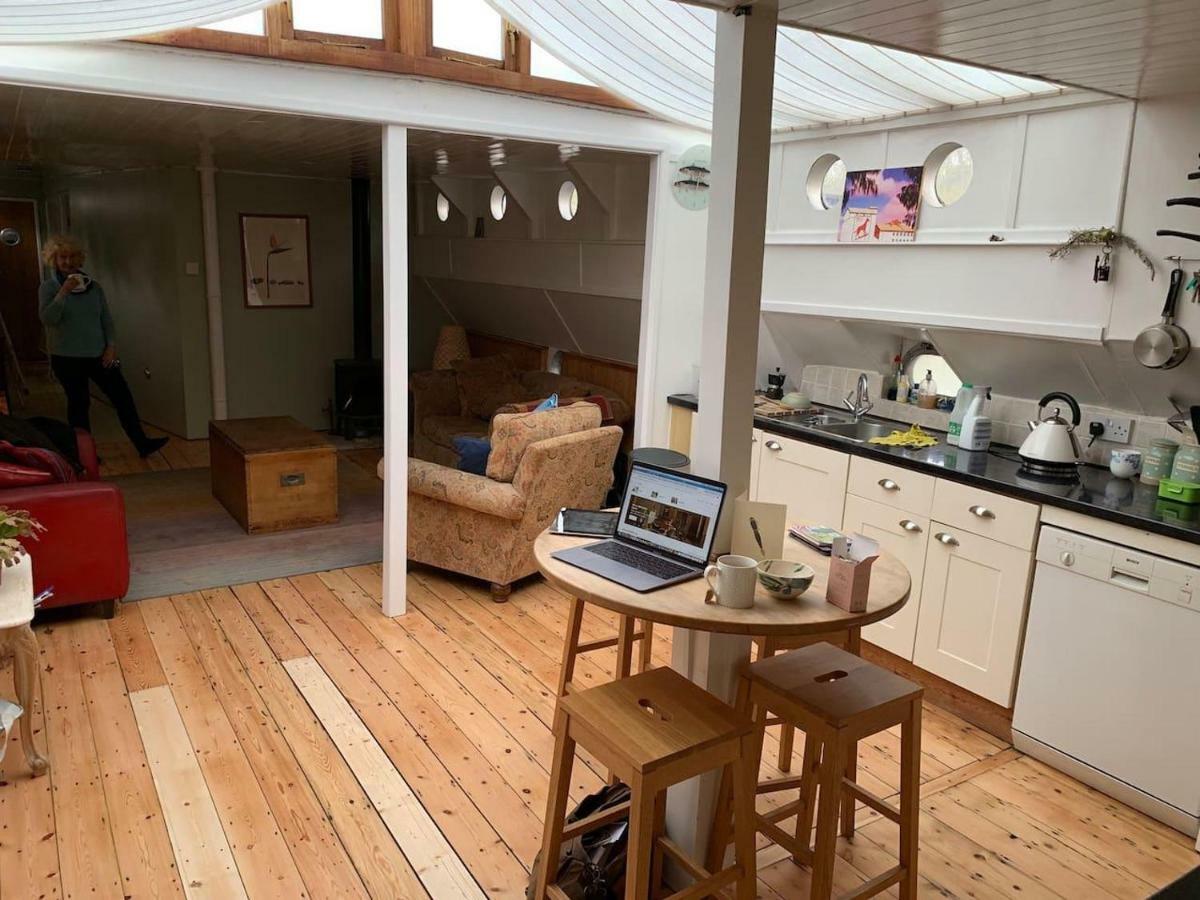 The Bush Houseboat - Kew Bridge Gardens, Hébergement de vacances Londres