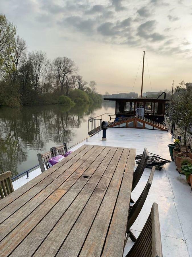 The Bush Houseboat - Kew Bridge Gardens, Hébergement de vacances *