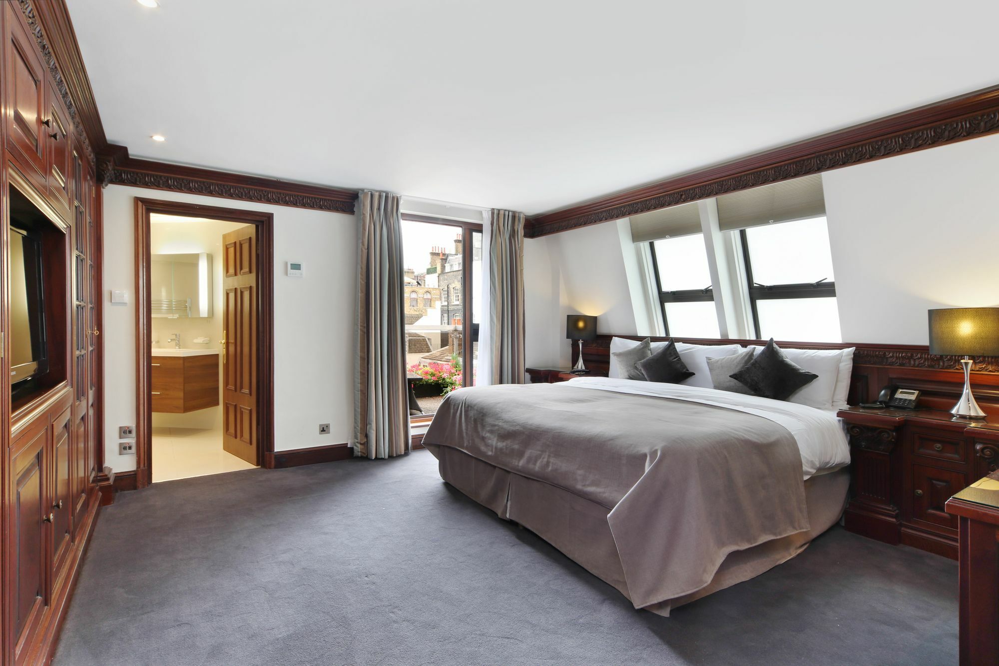 Mayfair House Apart-hotel