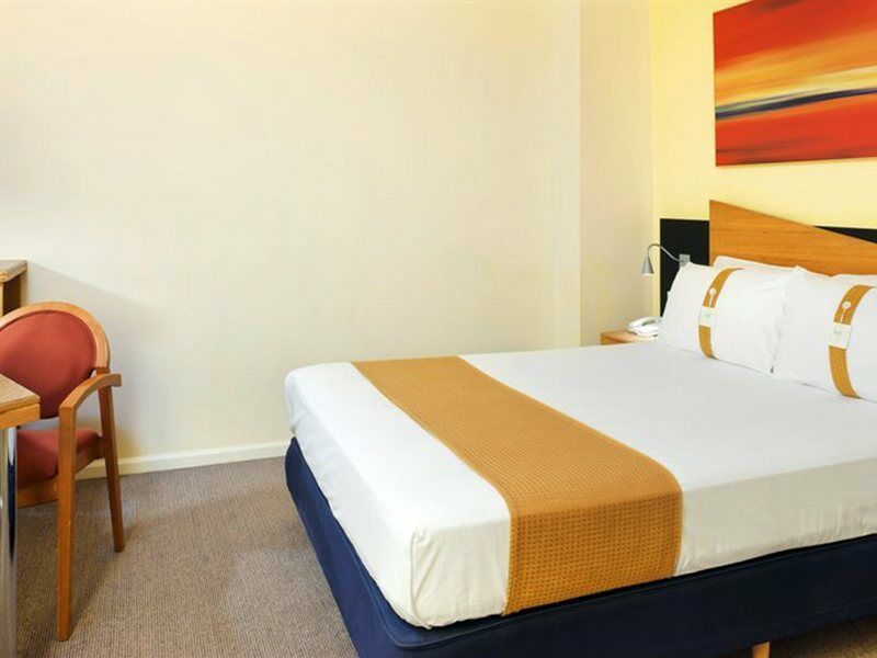 Holiday Express Victoria By Ihg Hotel