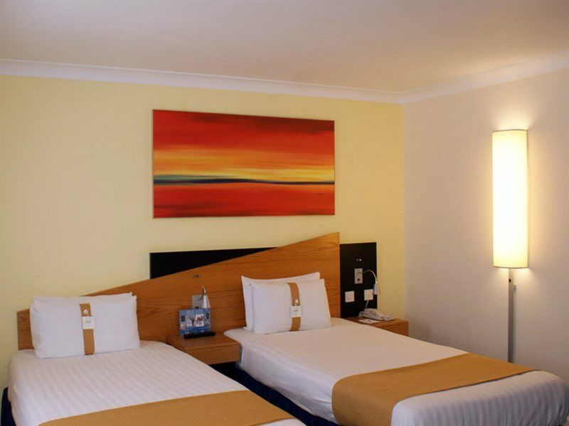Holiday Express Victoria By Ihg Hotel 3*