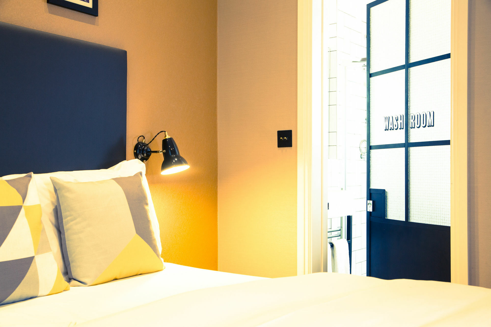 Room2 Hammersmith Hometel 4*