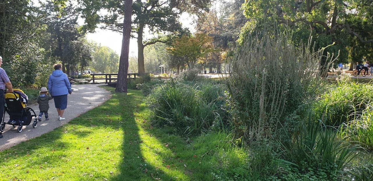 Apartment Heart Of Ealing With Garden London