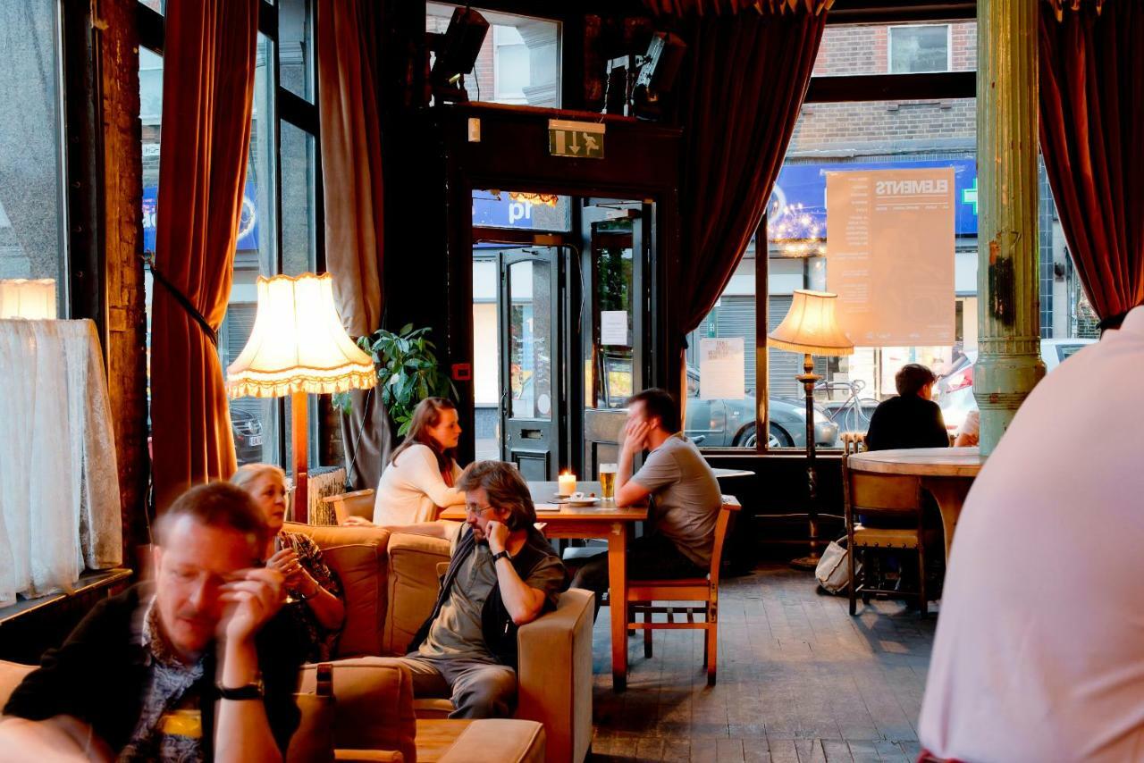 Red Lion Couette-café 3*