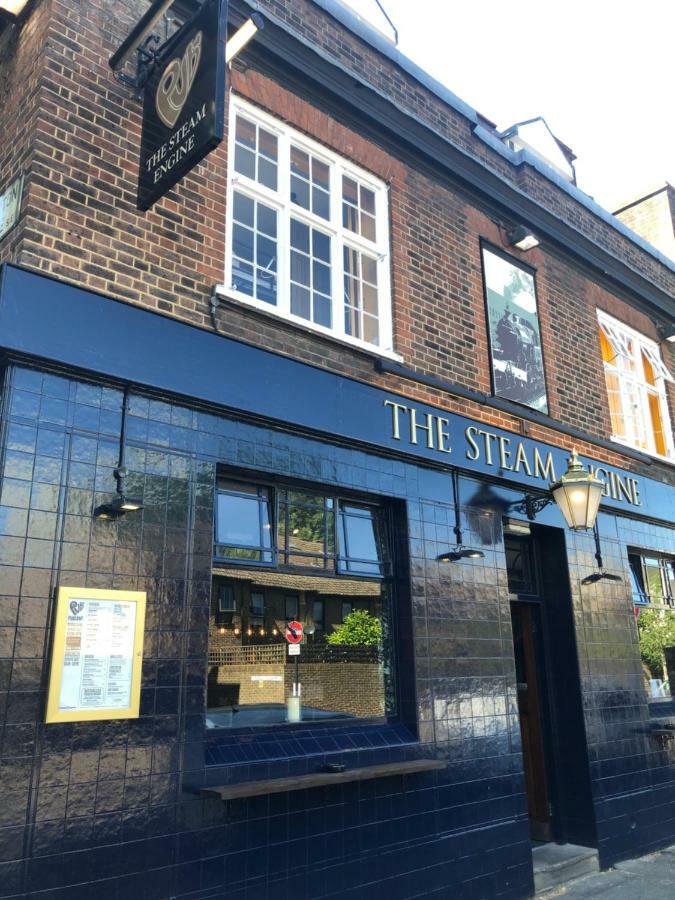 Publove @ The Steam Engine,waterloo Hostal