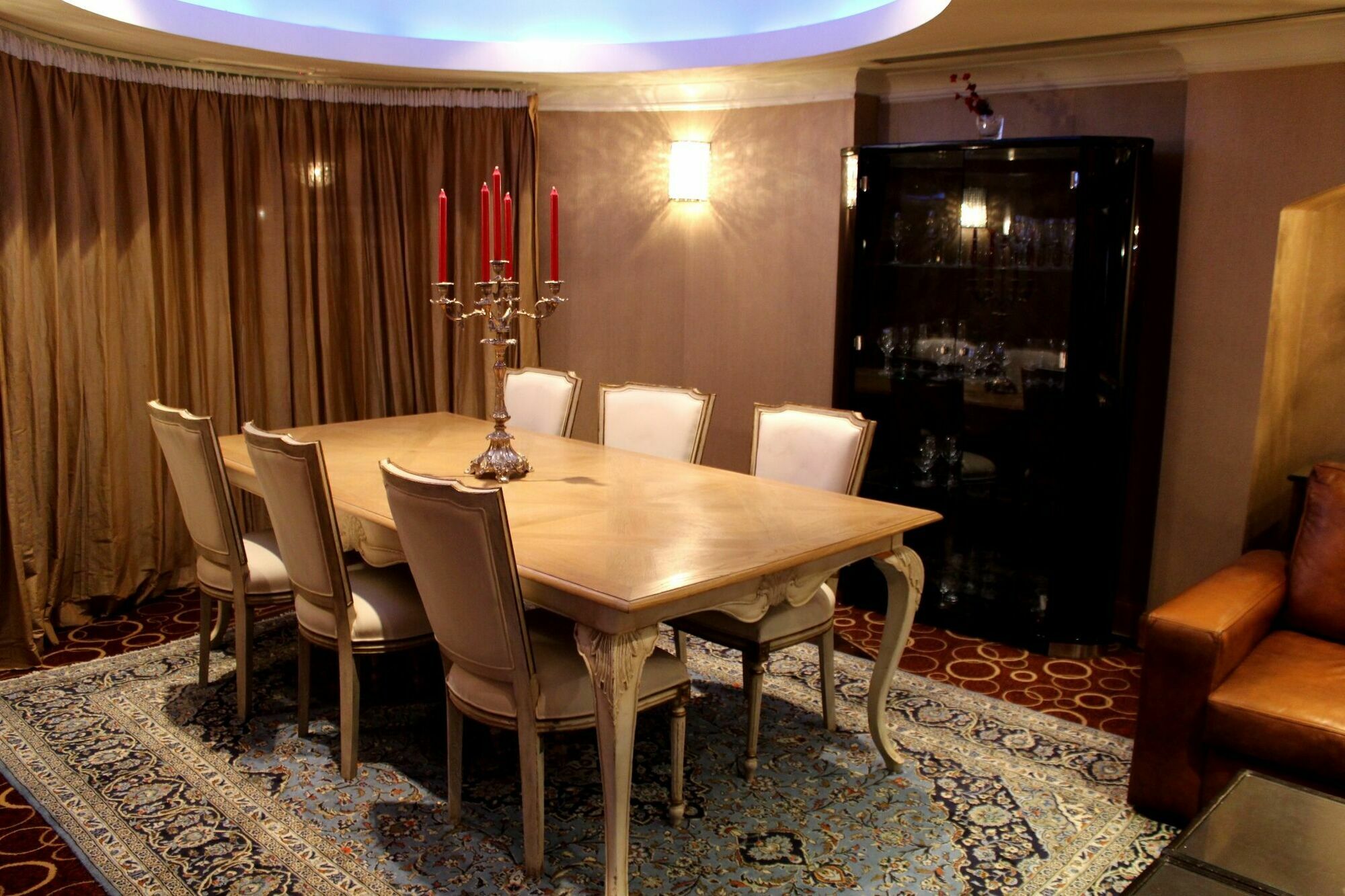 The Colonnade Hotel