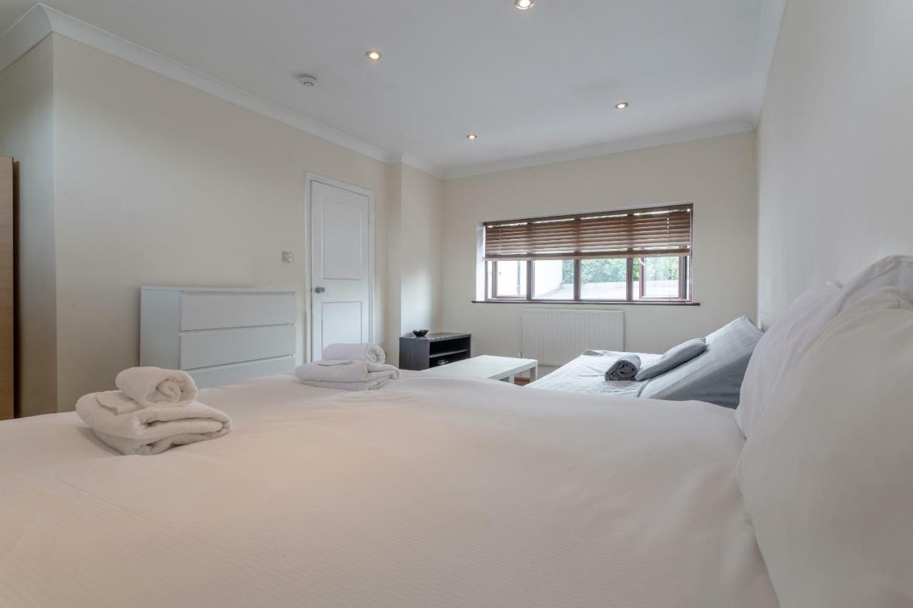 Hébergement de vacances 4 Bedroom Mews House In Kensal Rise Londres