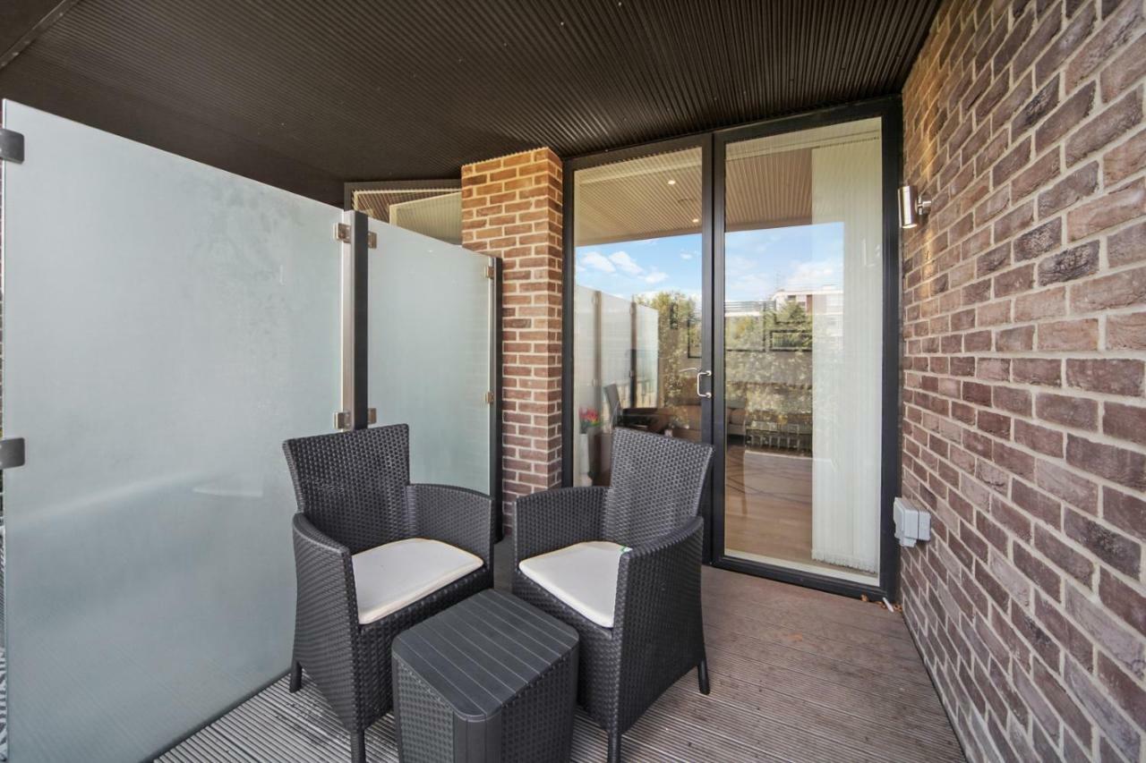 Stylish Near Central Free Wifi