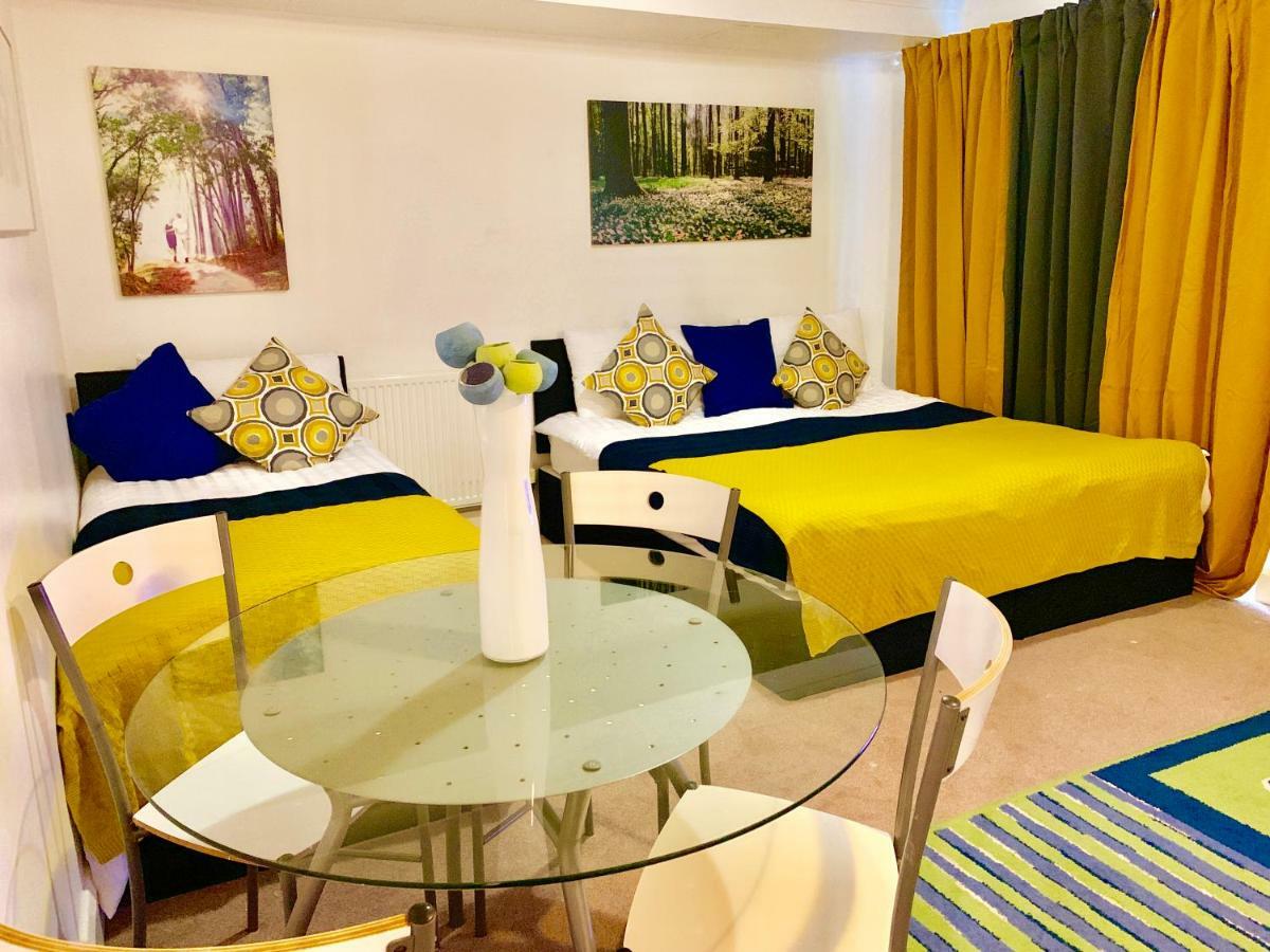 2 Bedrooms Modern Apartment, Full Kitchen, 5 Minutes Tube Station Londres