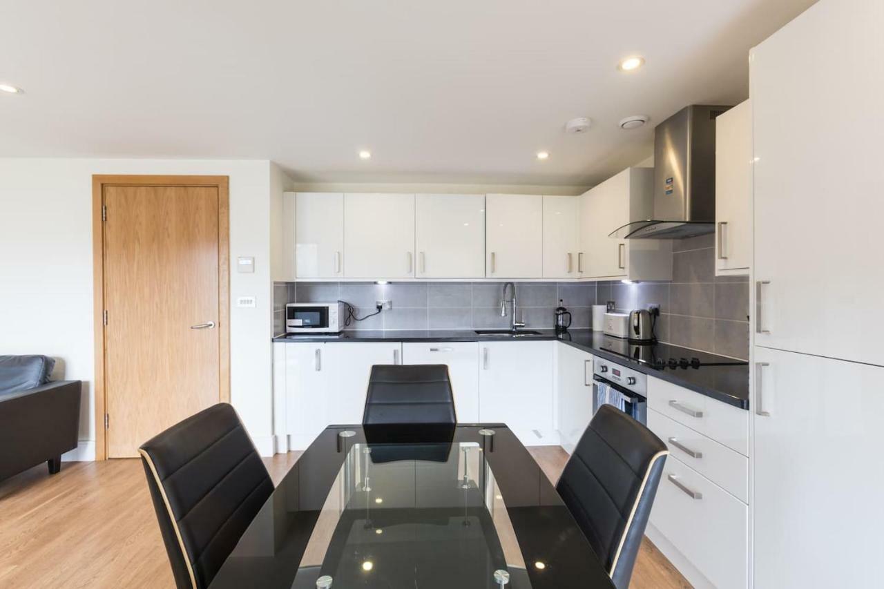 Modern 2 Bed 2 Bath Hyde Park Apartamento *