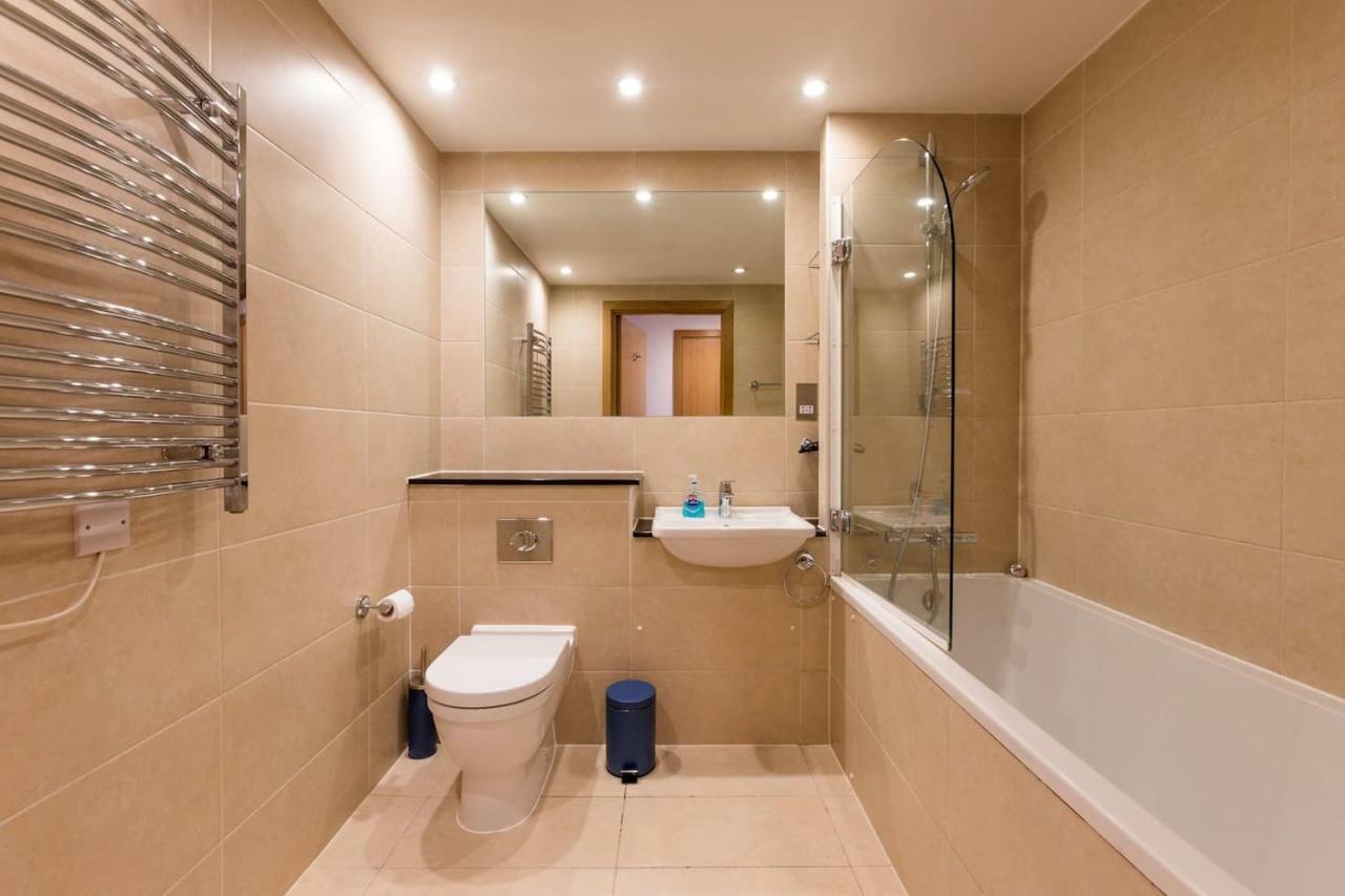 Modern 2 Bed 2 Bath Hyde Park Apartamento